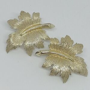 * vintage Emmons signed gold tone leaf clip on earrings